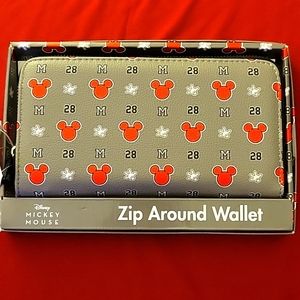 LIMITED EDITION DISNEY MICKEY MINNIE MOUSE 8 M LOGO ZIP AROUND WALLET